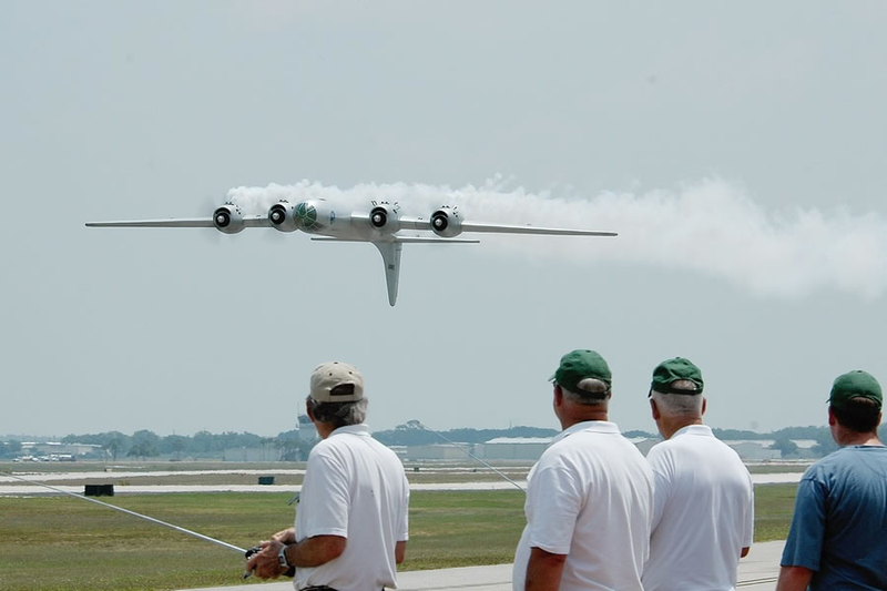 Illustration for article titled Top Gun 2008: Biggest RC Airplane Competition in the World